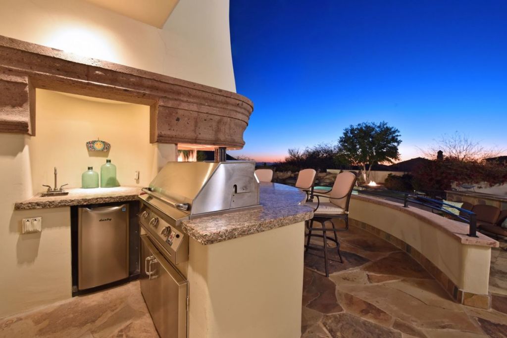 Outdoor Kitchen