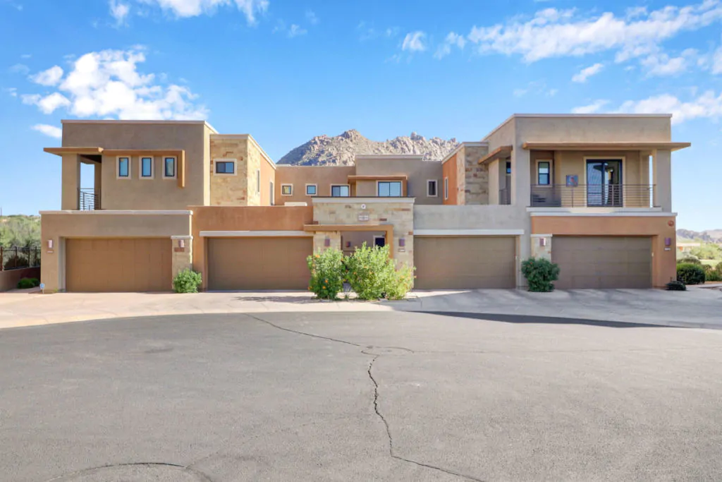 Featured Property: Upscale Townhouse in Pinnacle Pointe